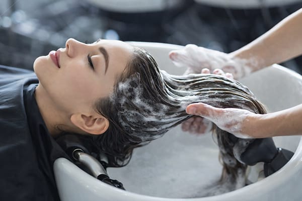 美容液で頭皮を満たし洗うほどサロン仕立ての髪へ